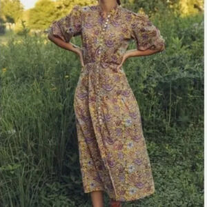 Mille Resort & Travel Midi Dress in Birds of Paradise Yellow Floral  size small